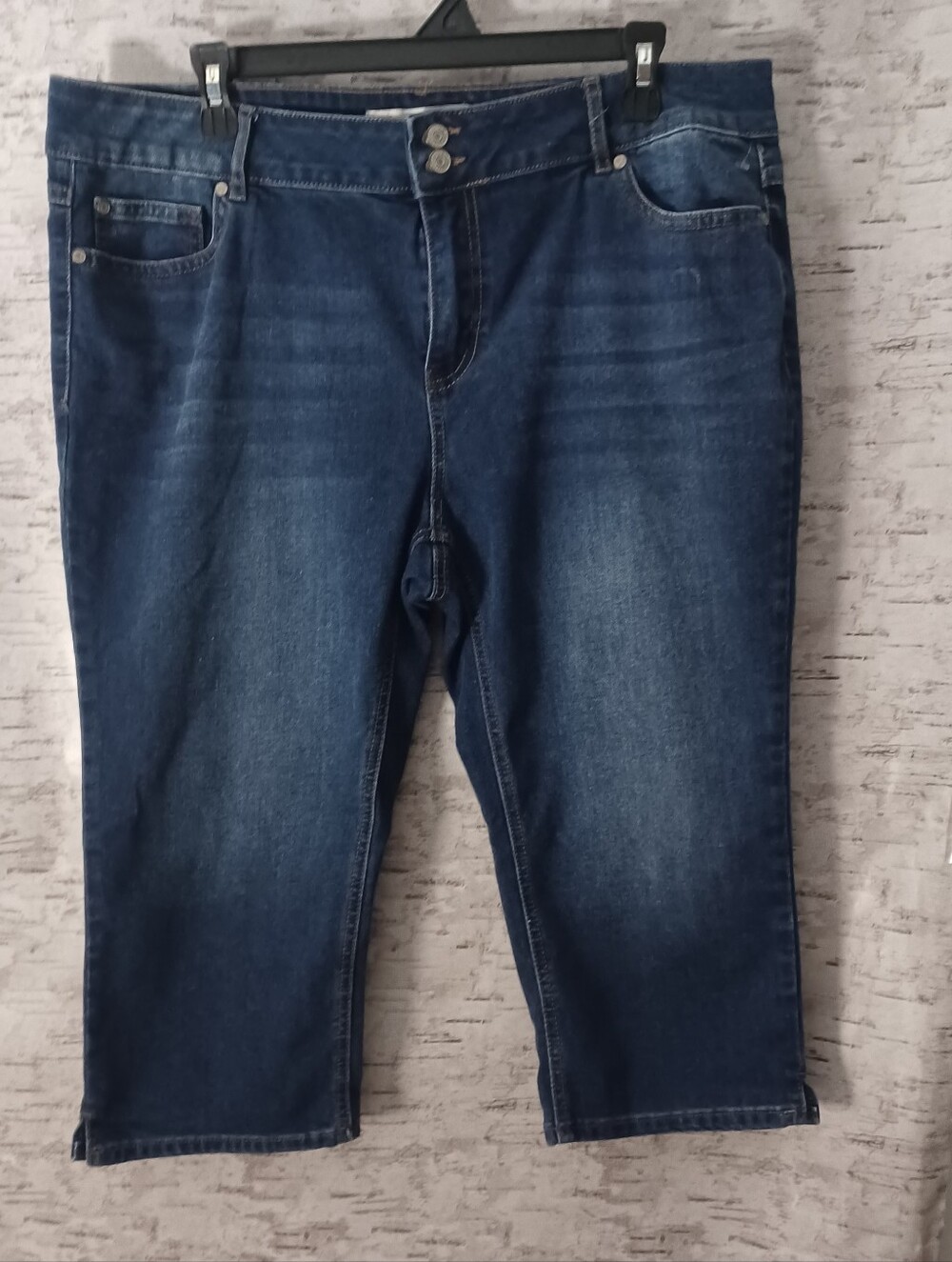 C Est. 1946 Denim Capris Sz 12 Curvy